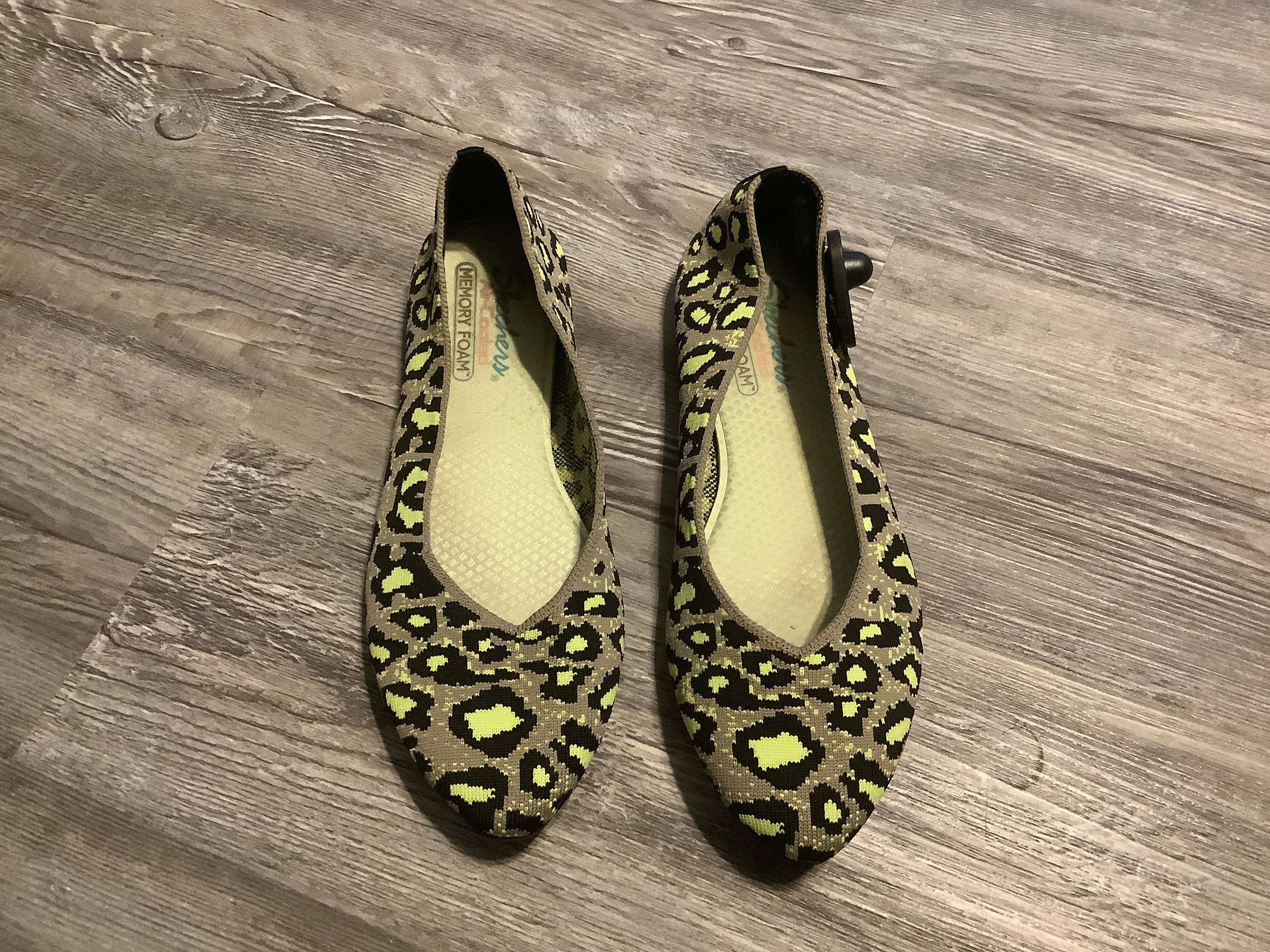 Animal Print Shoes Flats Skechers, Size 10