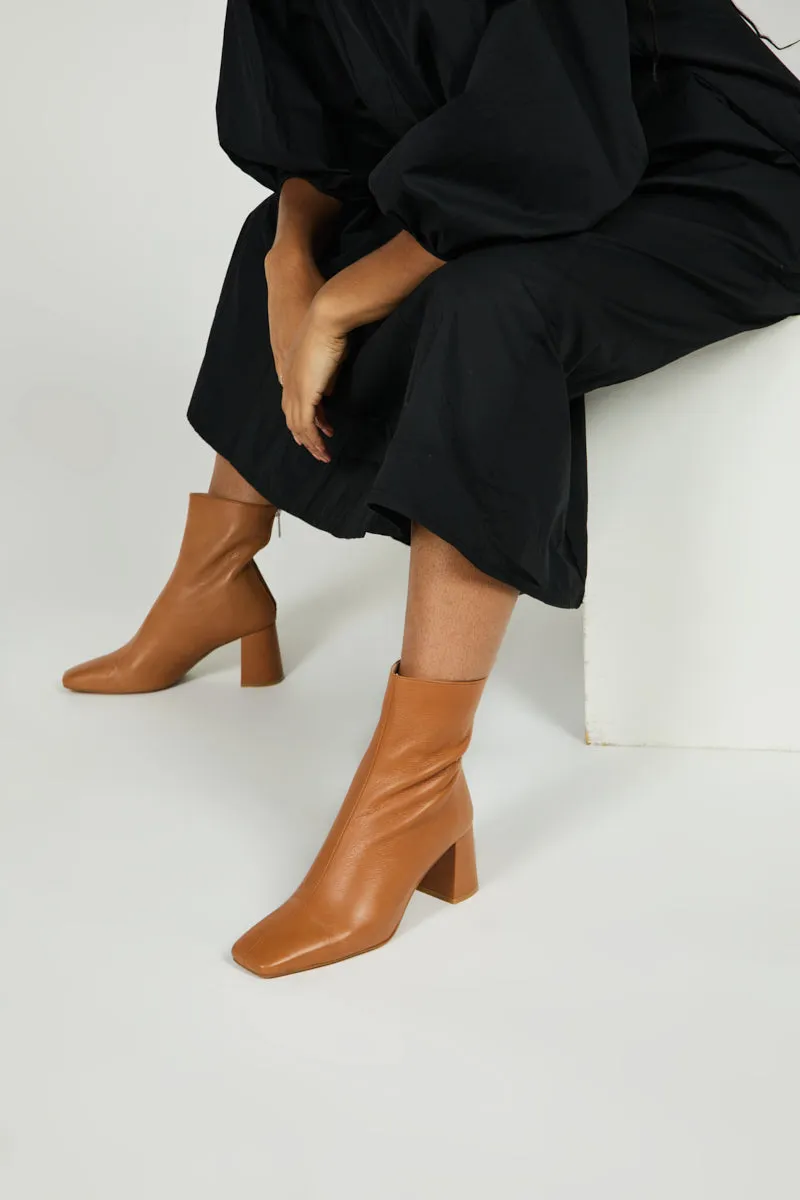 TABATHA LEATHER HEELED BOOT