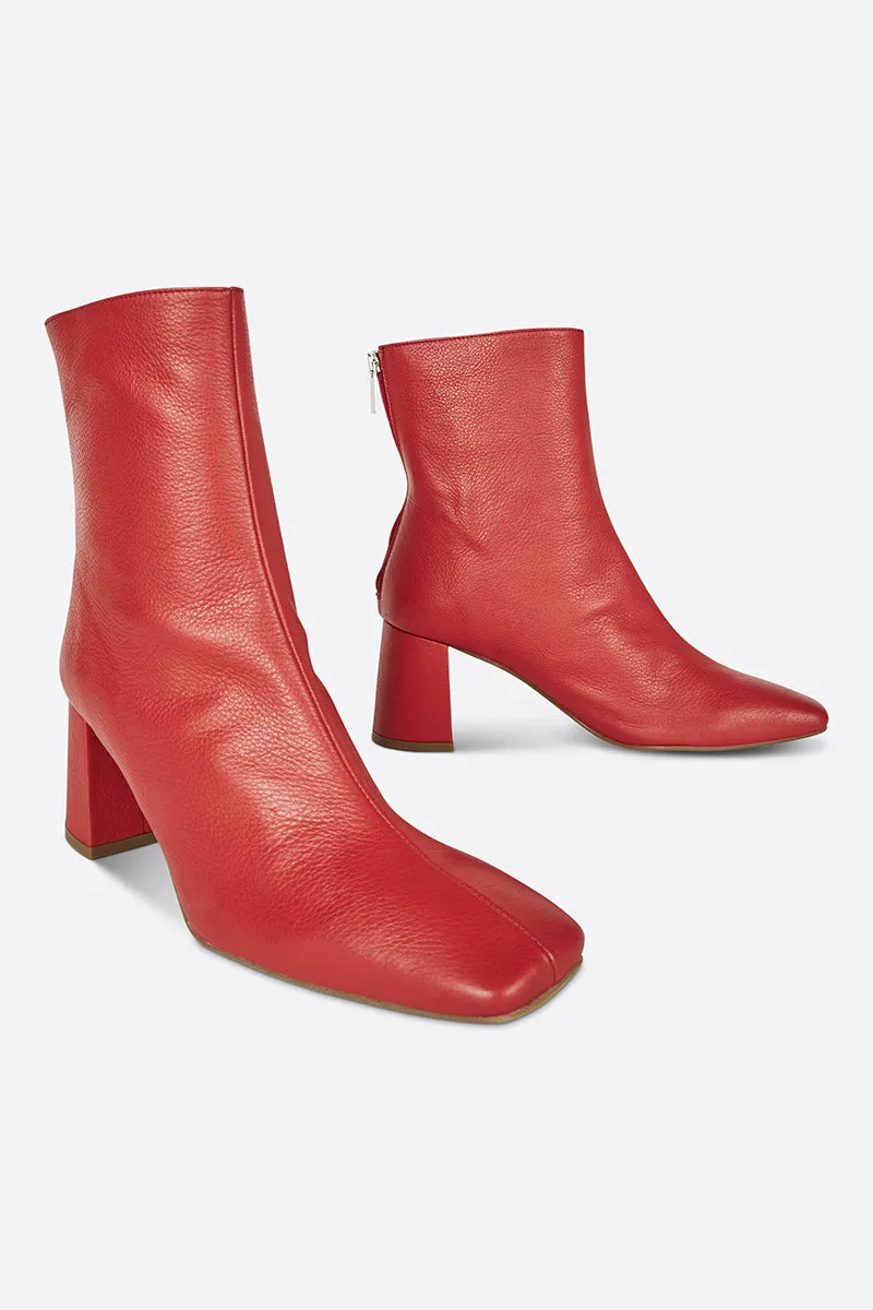 TABATHA LEATHER HEELED BOOT